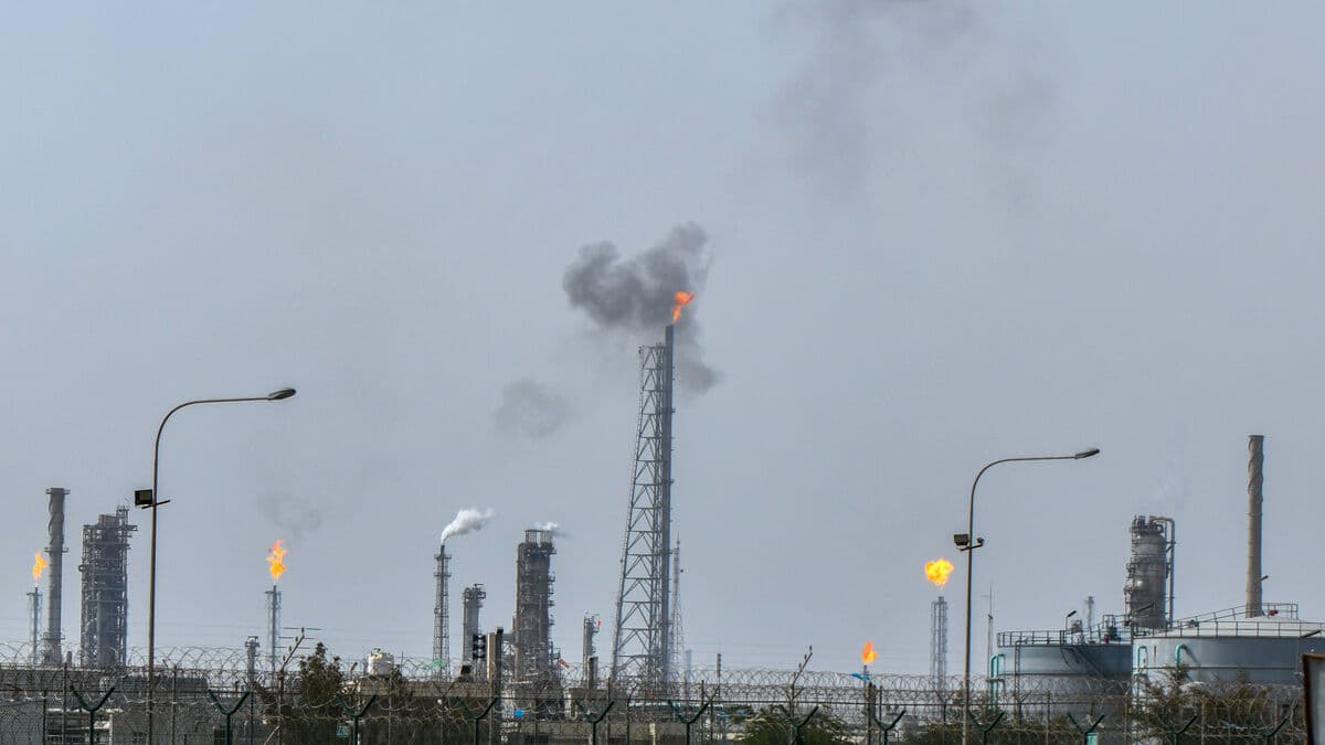 Large refinery in Kuwait attacked by Iranian drones
