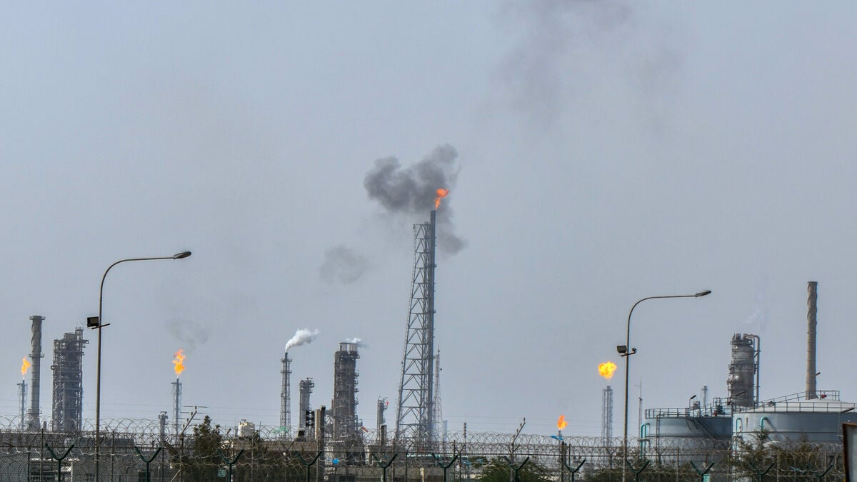 Large refinery in Kuwait attacked by Iranian drones