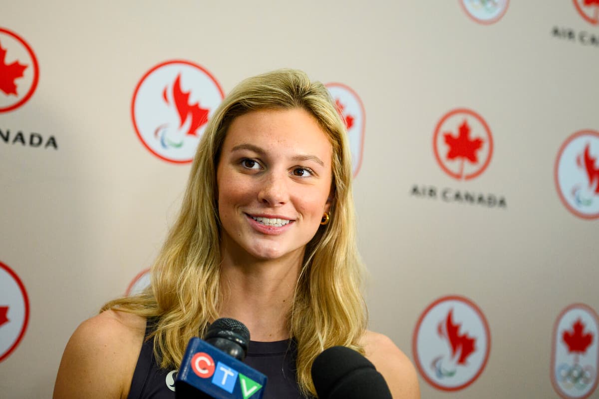 18-Year-Old Summer McIntosh Sets 400m Freestyle World Record