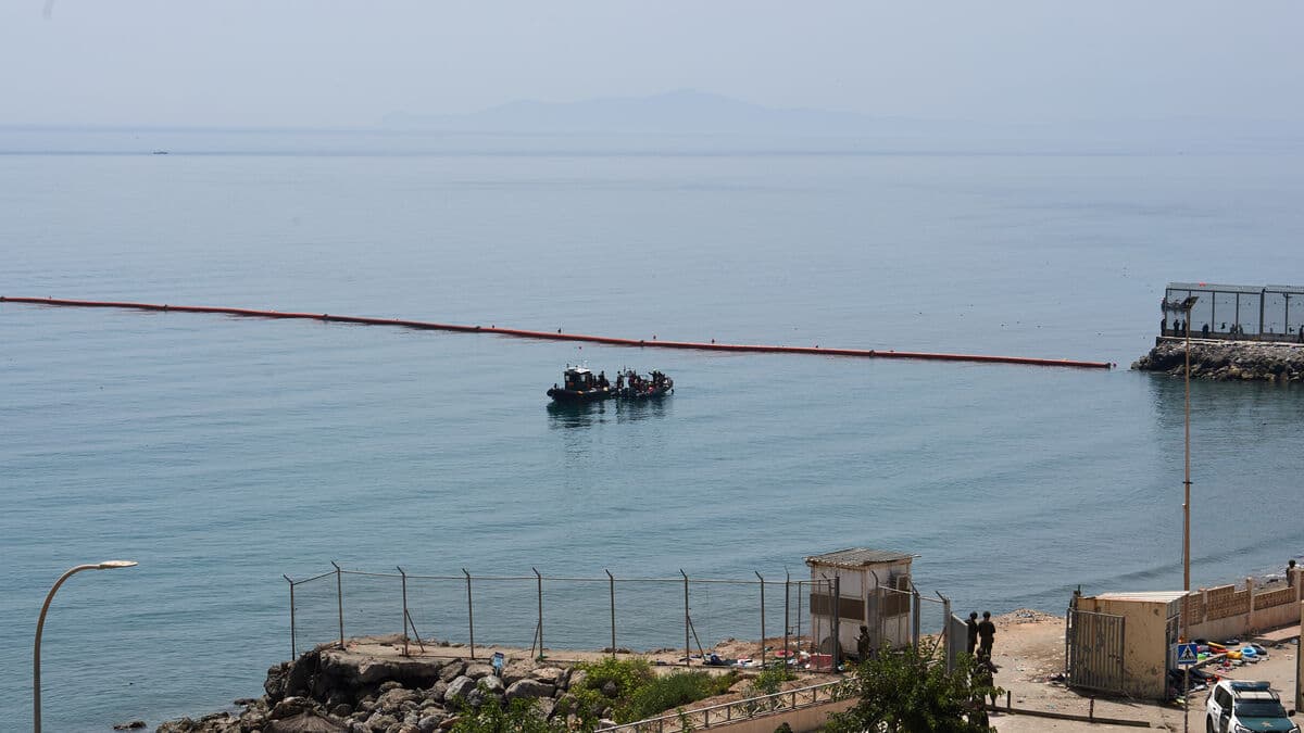 Spain installs 500-meter sea barrier as Ceuta migrant crisis prompts EU emergency meeting