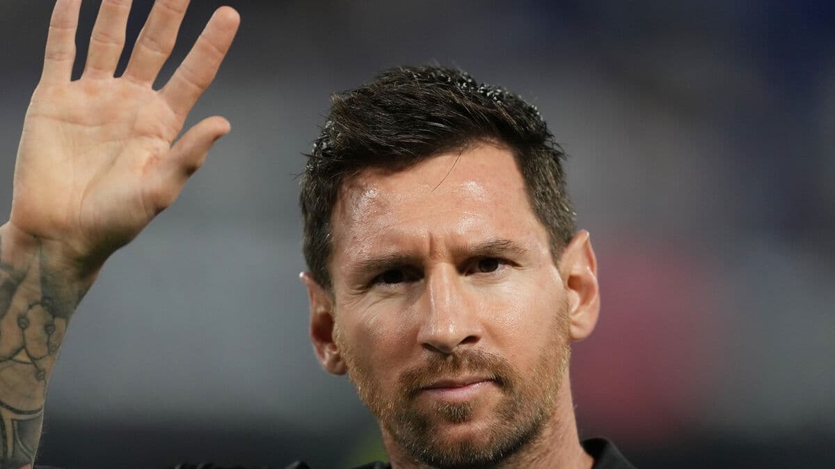 Messi buys Catalan club Cornellà