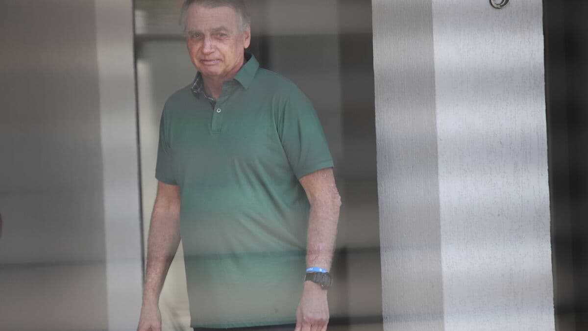 Bolsonaro released from hospital, returns to prison