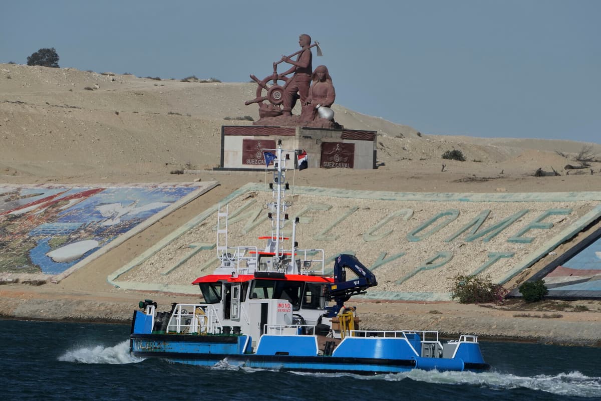 Trump Calls for Free US Ship Passage Through Suez and Panama Canals