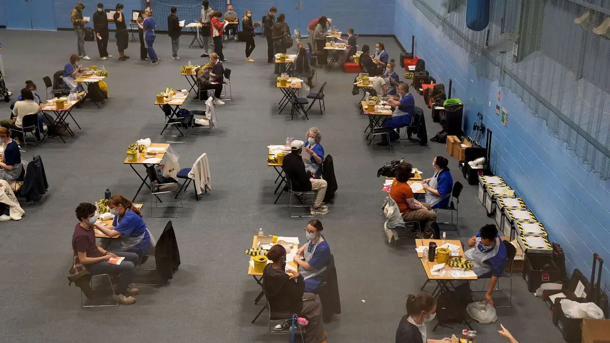 More people infected with meningitis as UK outbreak grows