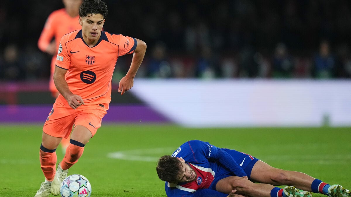 PSG Star Khvicha Kvaratskhelia Tears Cruciate Ligament, Faces Long Absence