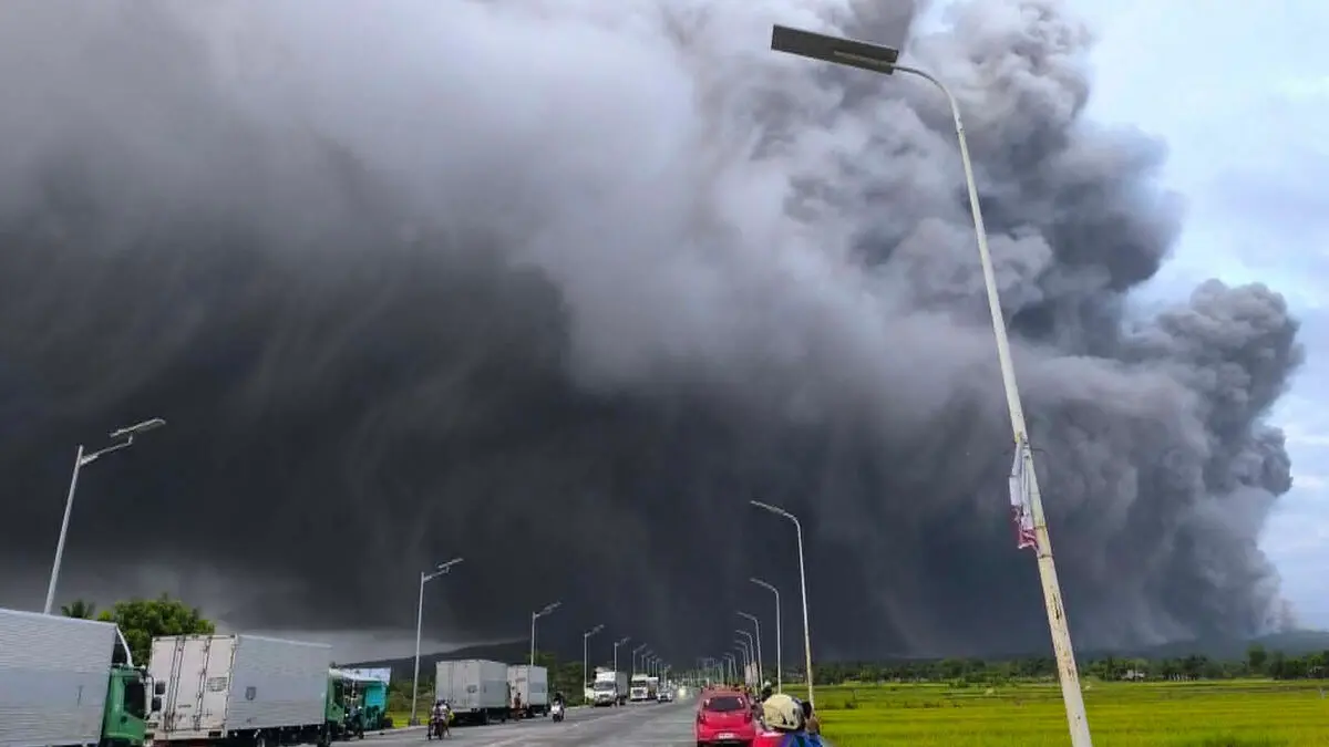 Dangerous ash rain from Mayon Volcano triggers panic around northeastern Philippines