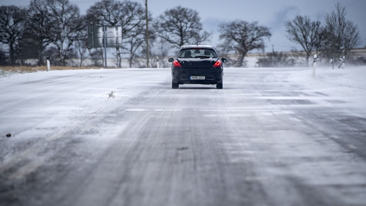 SMHI issues yellow warning for icy conditions in southern Norrland overnight