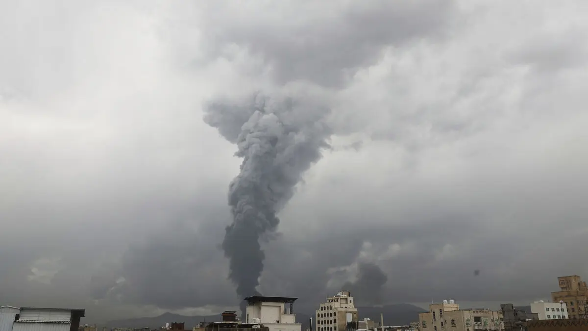 Saudi Arabia bombs Yemen's port city Mukalla