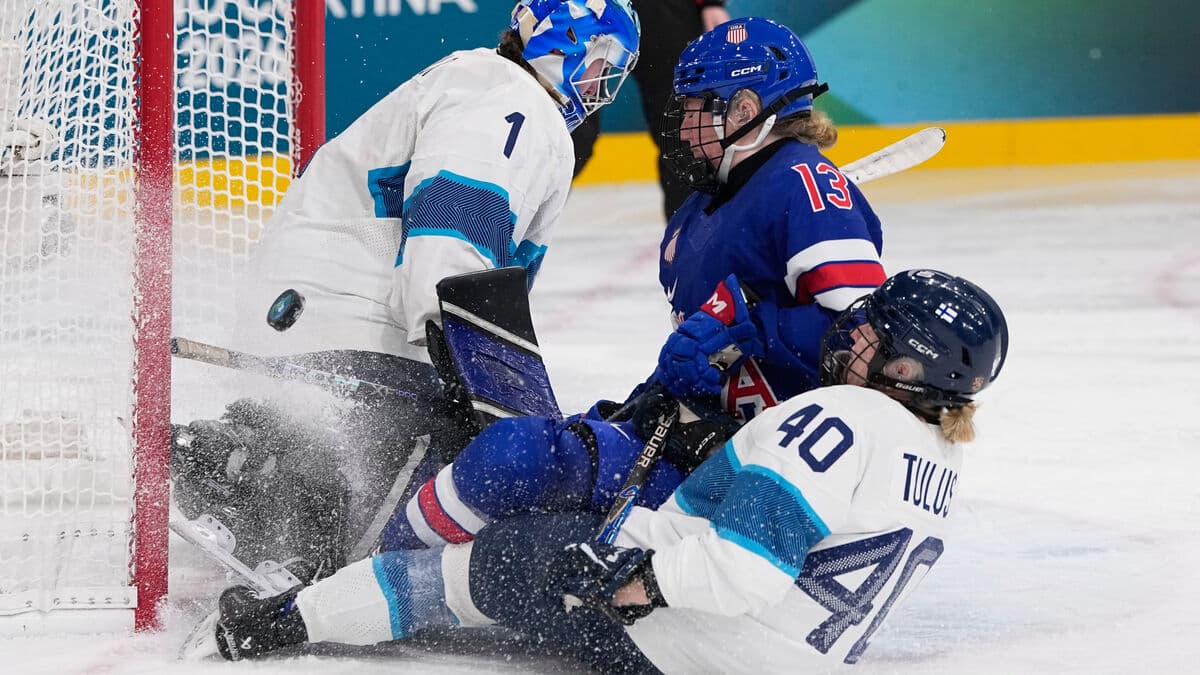 Came to the game after the stomach flu - Finland lost 0–5 to the United States in Olympic ice hockey