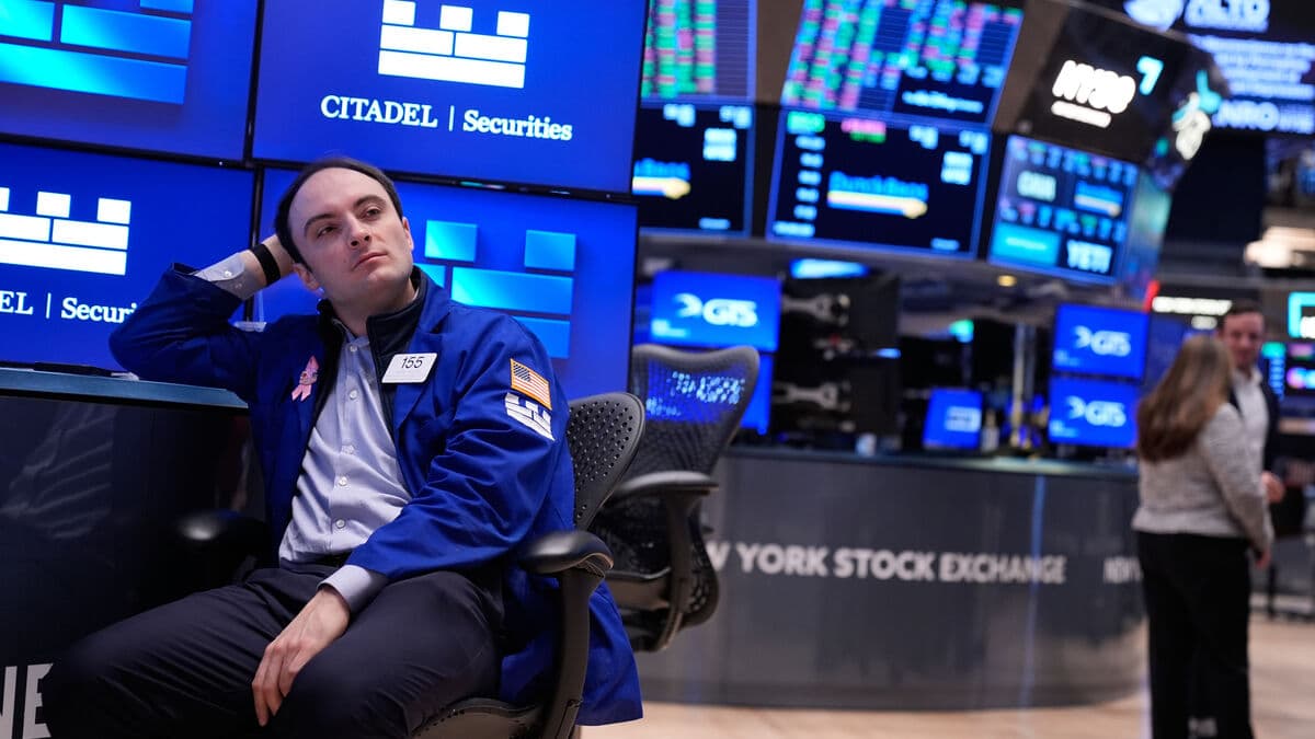 Financial crash expert: There are many signs now