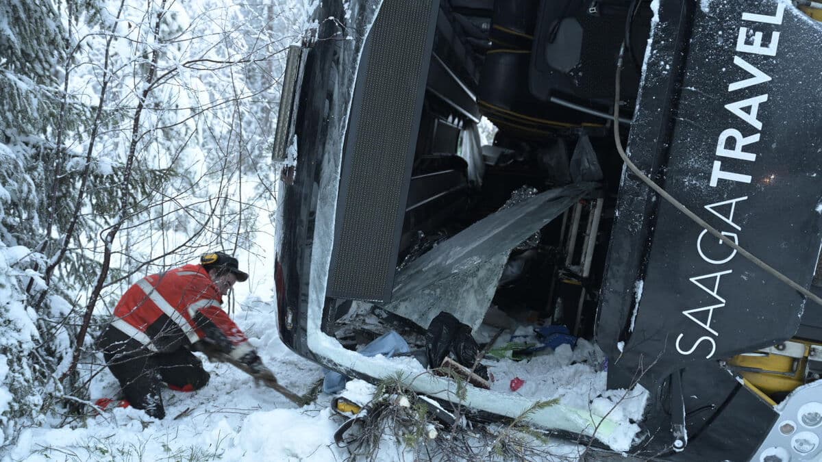 Bus with students overturned: "Serious