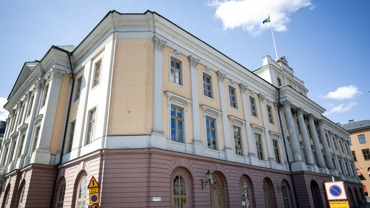 Foreign Ministry employee charged after bringing secret papers home