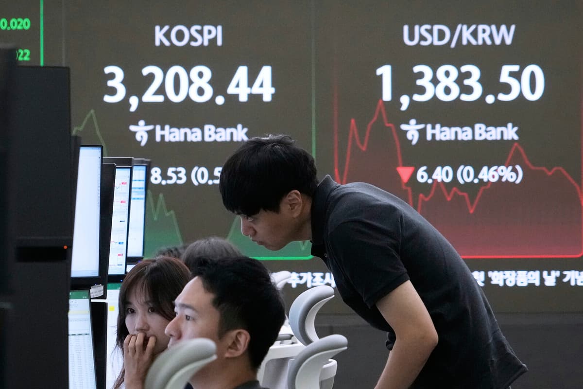 China Stock Markets Decline as Japan and South Korea See Gains