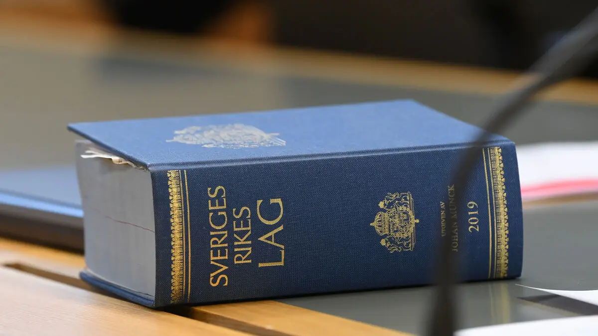 Thousands of cubic meters of manure leaked in Mönsterås - black sludge