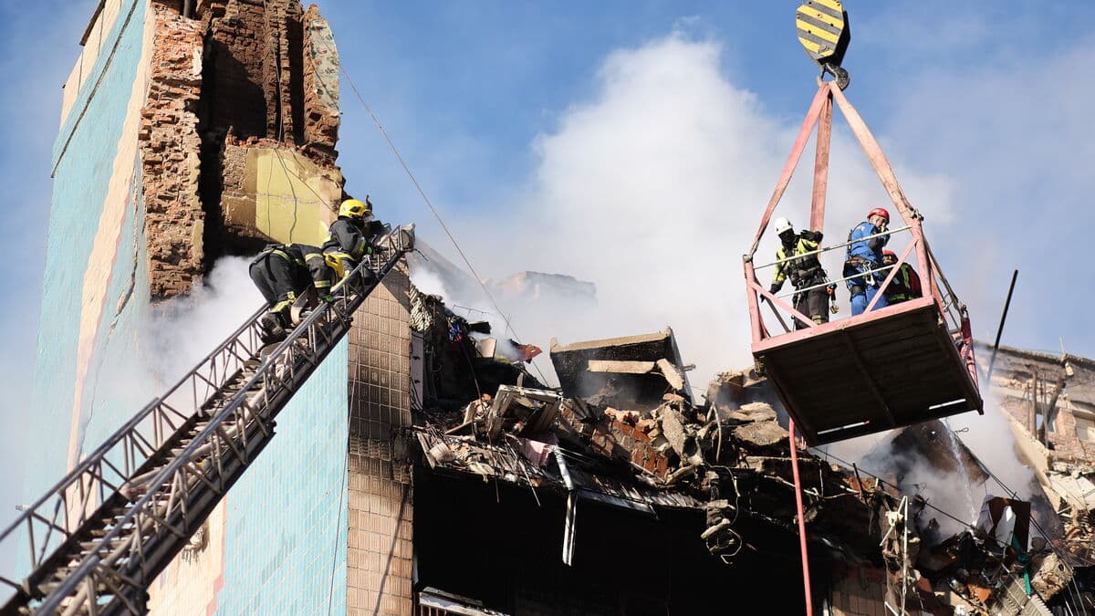 Many more feared dead in bombed high-rise buildings