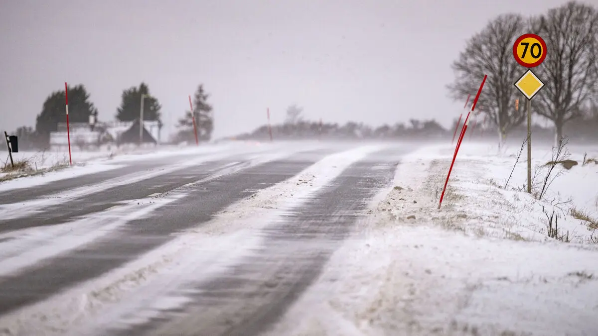 Warning of slippery ice – "gets slippery very quickly"