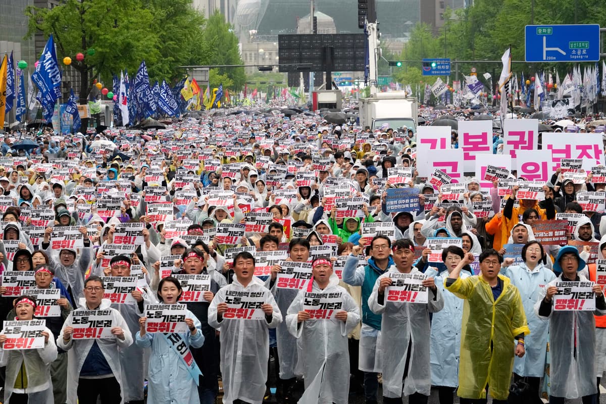 South Korea Faces Political Chaos as Top Officials Resign