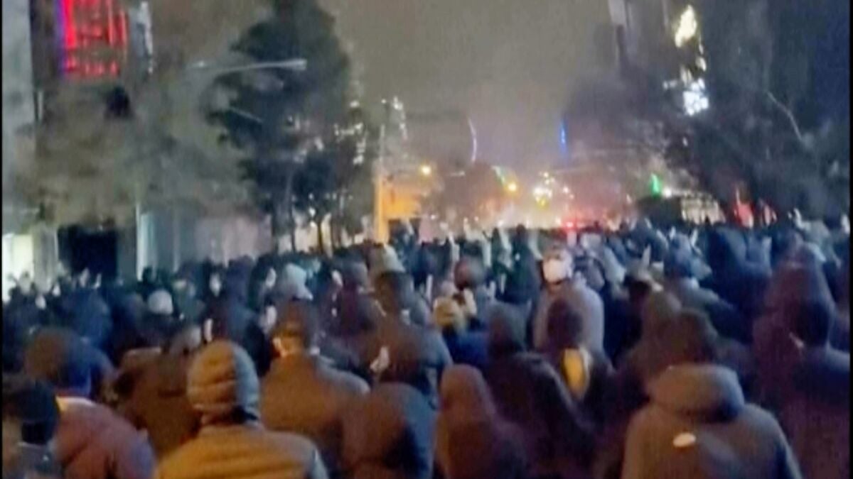 Hundreds killed in Iran, over 10,000 arrested