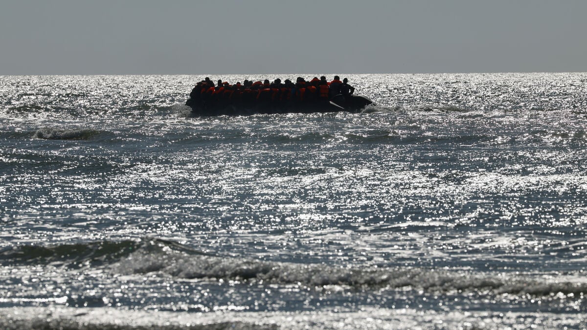 UK-France migrant returns deal over as Channel pilot ends