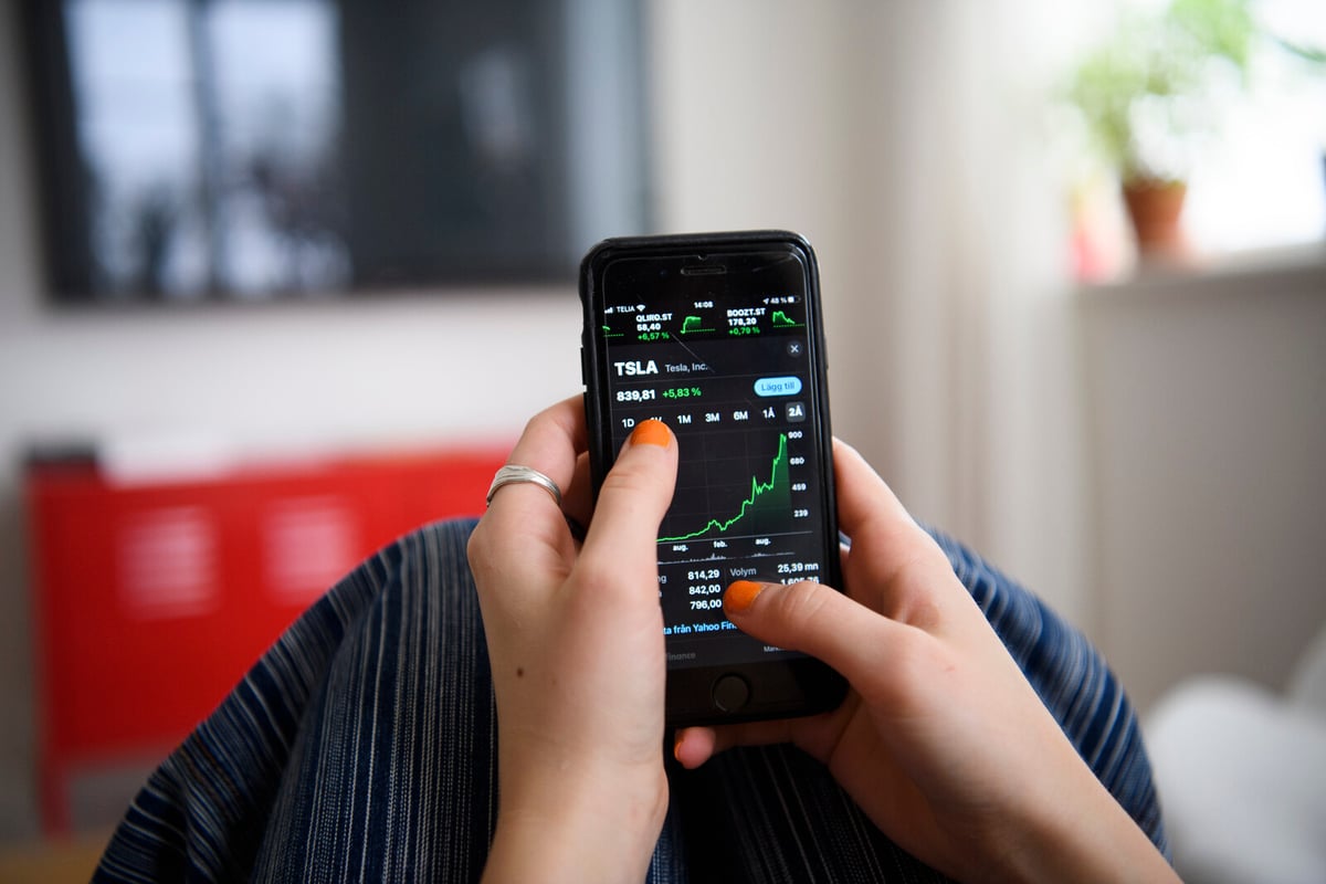 Financial Watchdog Warns of Rising Risks in Advice and AI