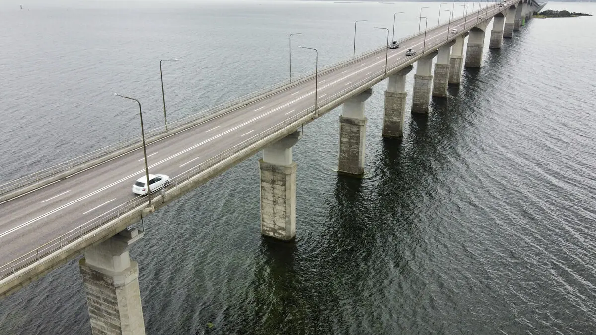 Two to hospital after accident on Öland Bridge
