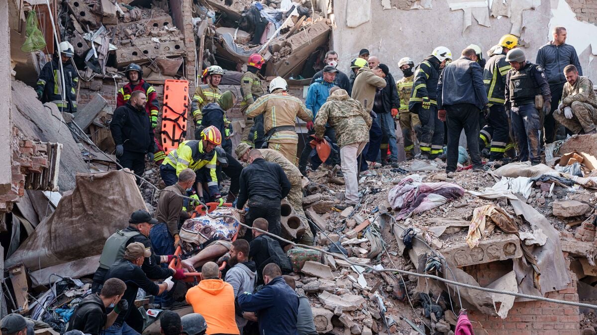 Russian strikes on Ukrainian civilian targets kill at least 28, including five children