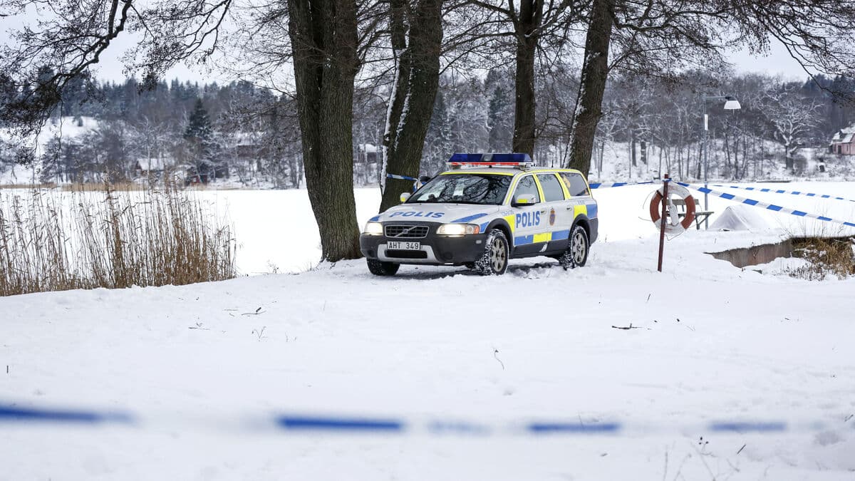 Husband charged in 11-year-old murder of wife