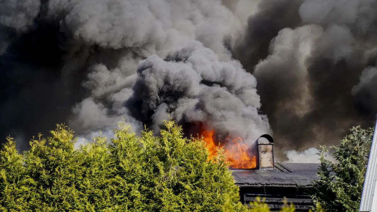 Large fire rages in townhouse complex just outside Bærum, Norway