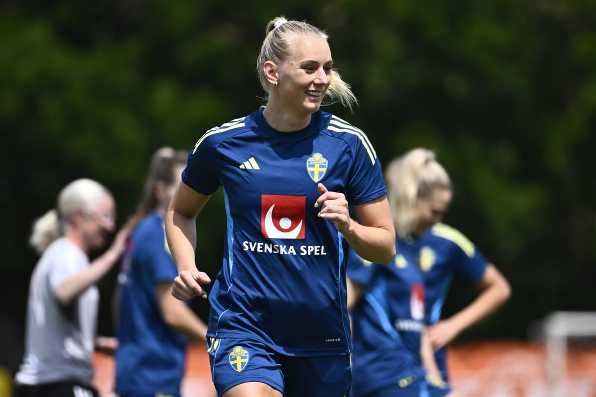 Blackstenius Returns to Training as Ilestedt Falls Ill Ahead of Nations League