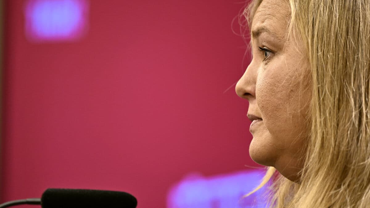 V stands firm on government ultimatum, warns of possible snap election