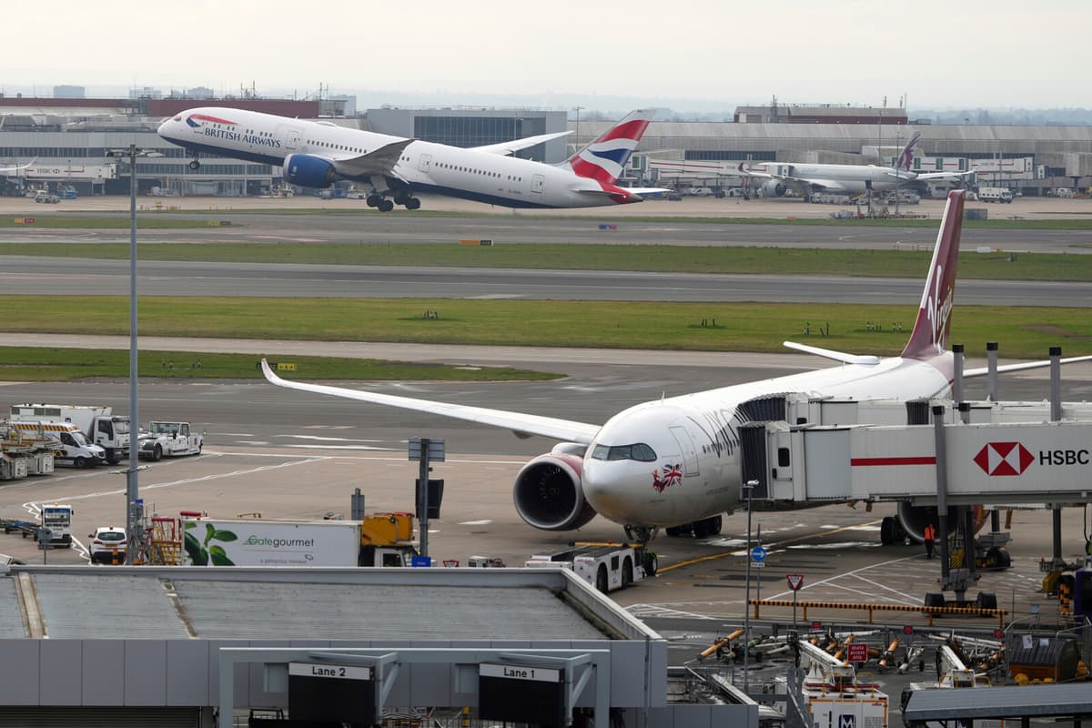 London Airspace Reopens After Technical Failure Resolved