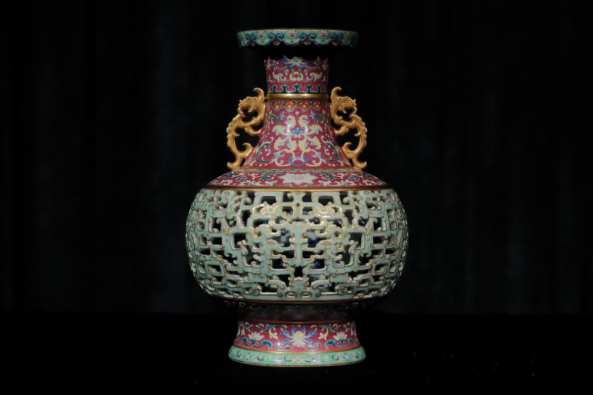 Porcelain Worth 100 Million Kronor Stolen from French Museum