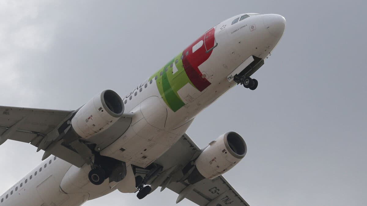 Air France-KLM makes bid for Portuguese rival TAP