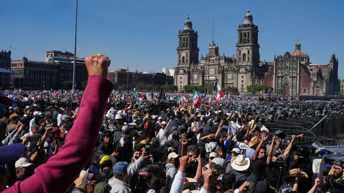 120 injured during demonstration in Mexico