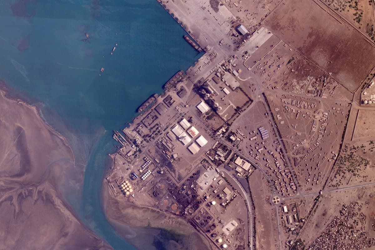 Israel Conducts Air Strikes on Yemen's Hodeida Port