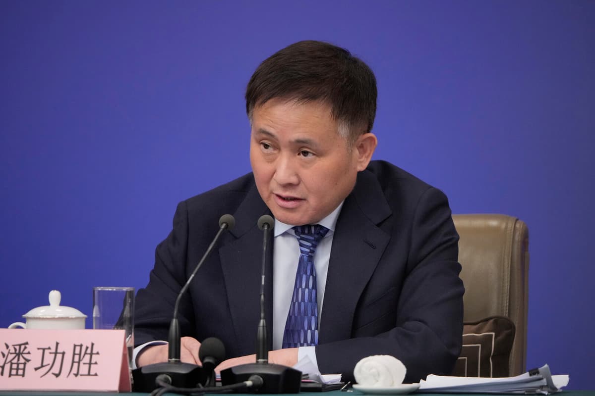 China's Central Bank Cuts Key Interest Rates to Boost Economy