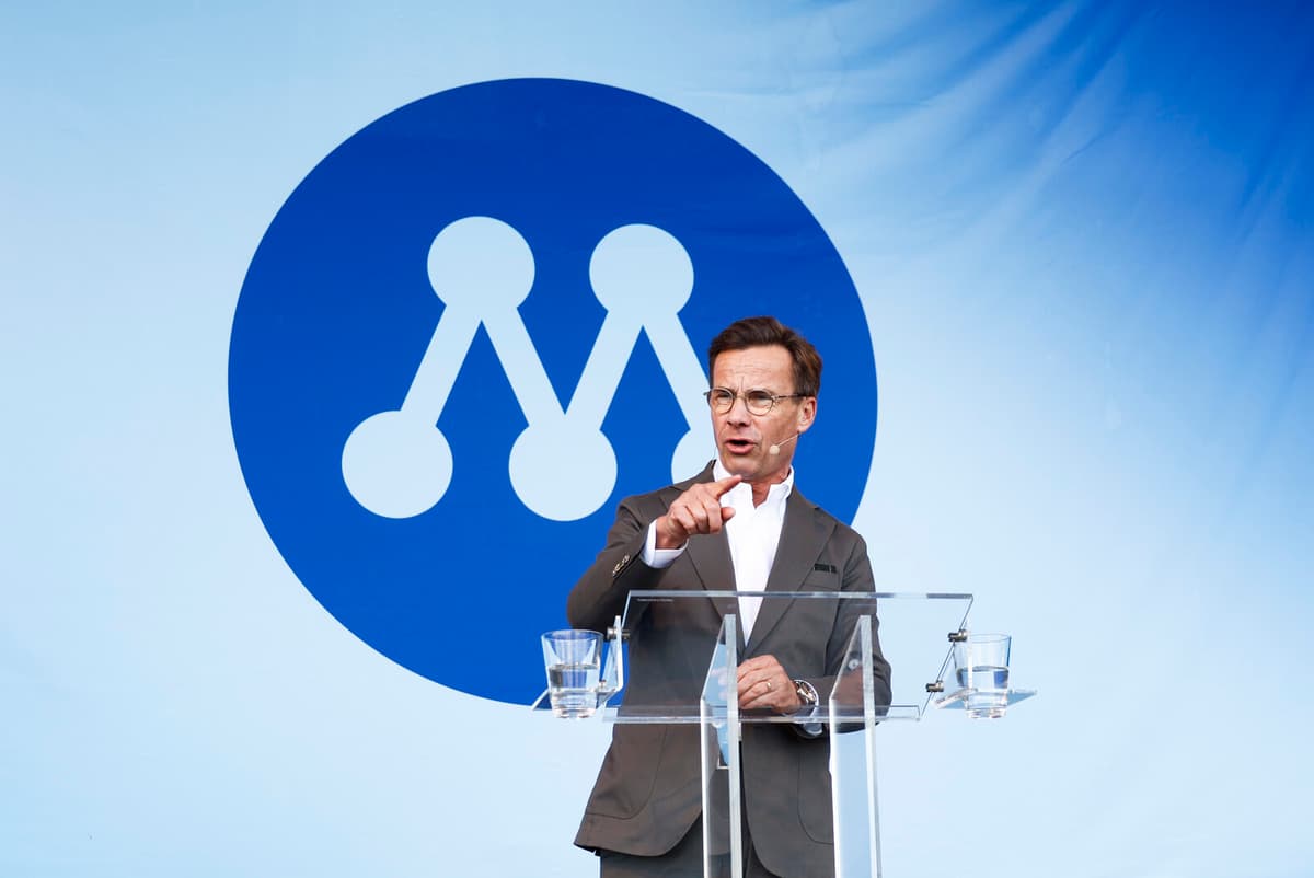 Kristersson Invites Center Party to Join Growth Pact