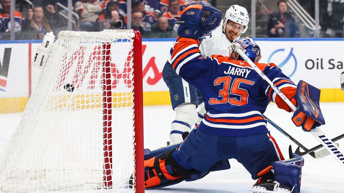 William Nylander Scores Twice as Maple Leafs Beat Oilers, Reaches 300 NHL Goals