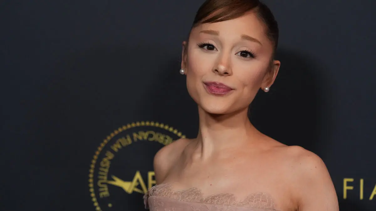 Ariana Grande to take break from public appearances after body scrutiny