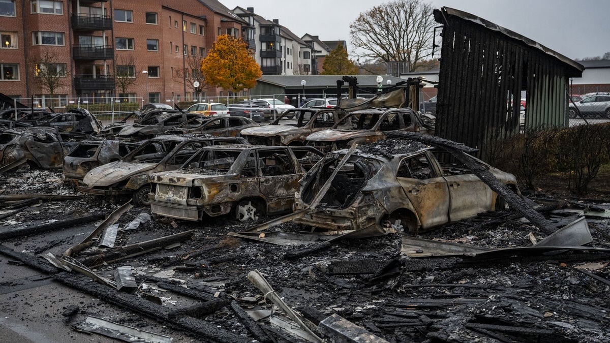 Over 30 vehicles burned in Ängelholm - 15-year-old charged