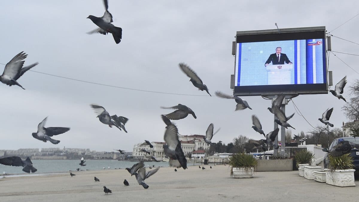 Ukraine Intensifies Attacks on Crimea,