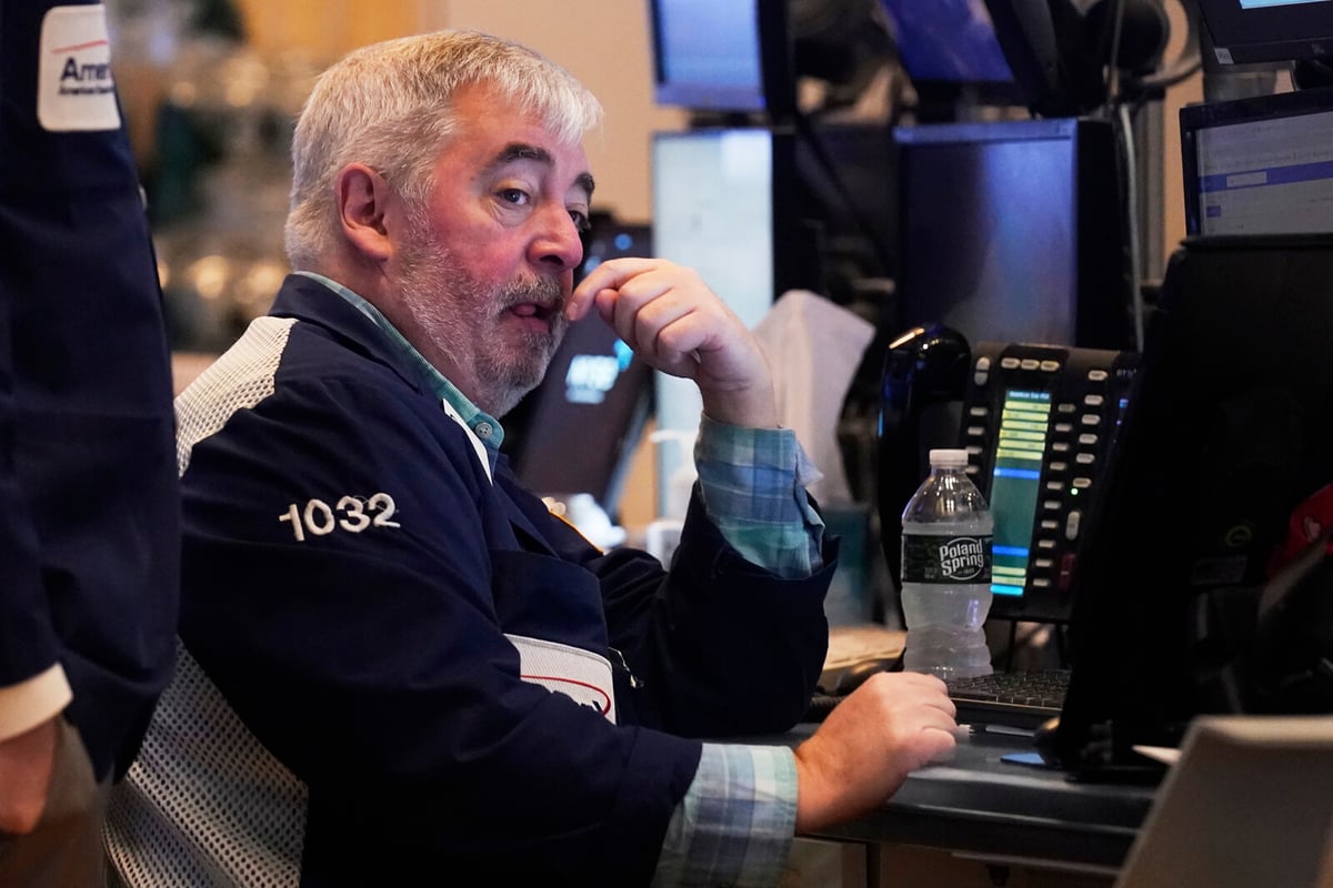 US Stock Market Tumbles as Tariff Tensions Escalate