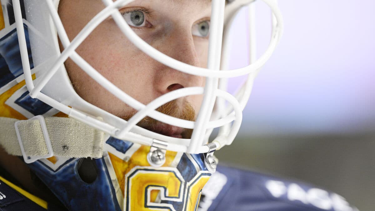 HV71 goalie Hugo Alnefelt taken to hospital after skate to the head