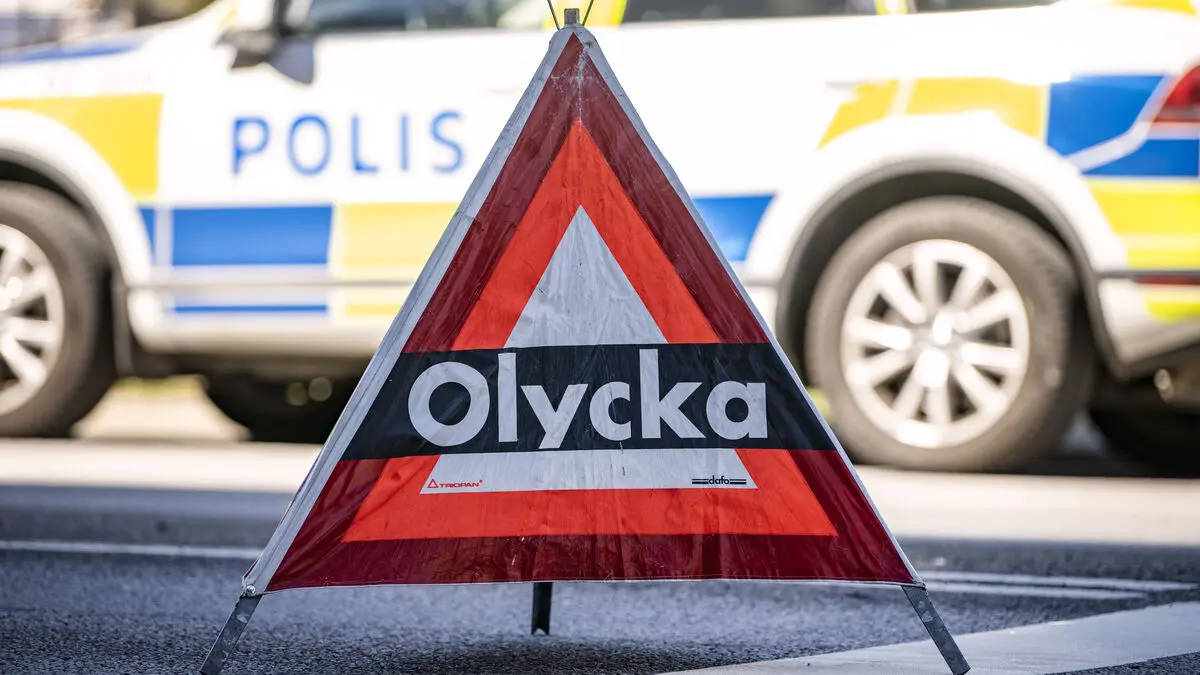 Motorcyclist taken to hospital after head-on collision with car in Västervik