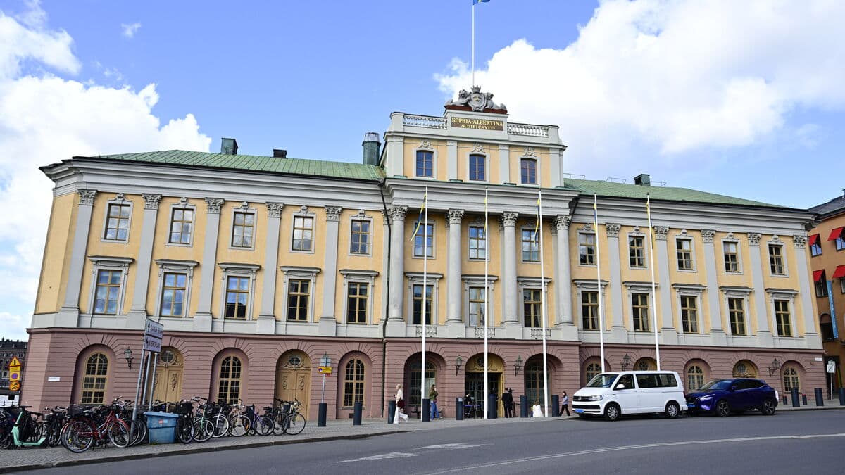 Prosecutor to indict Foreign Ministry employee suspected of gross unauthorized use of classified information