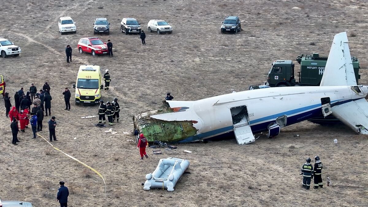 Putin Confirms Russian Air Defense Caused Kazakhstan Plane Crash