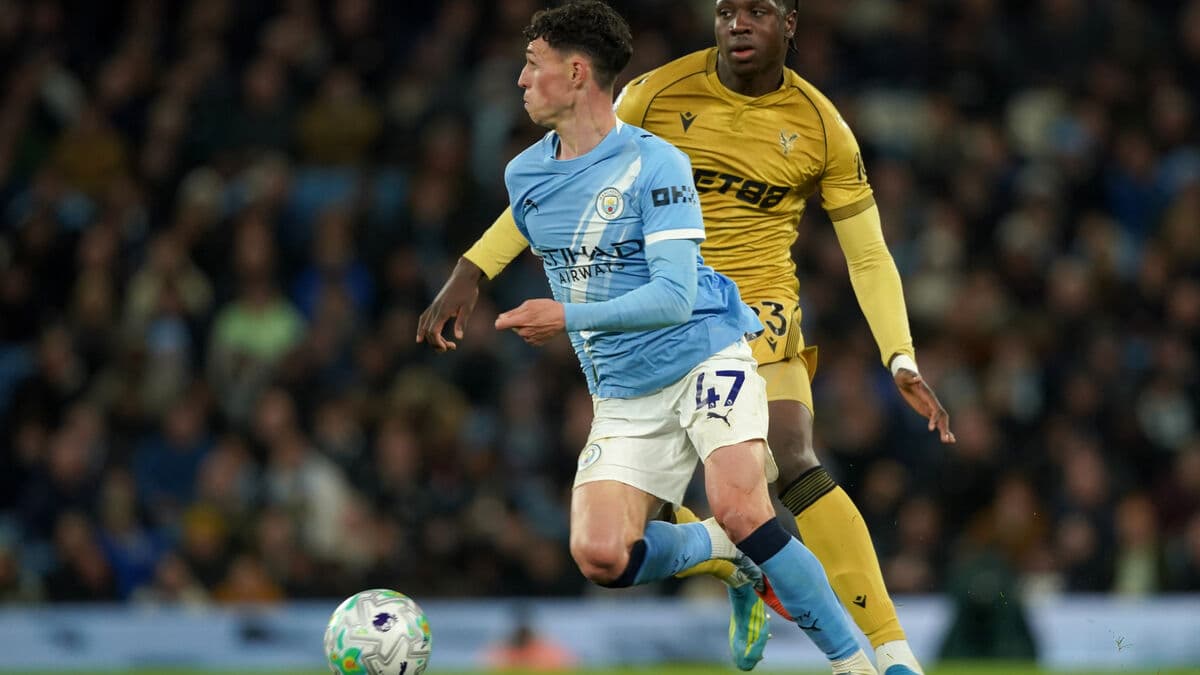 Foden keeps Manchester City's title chase alive