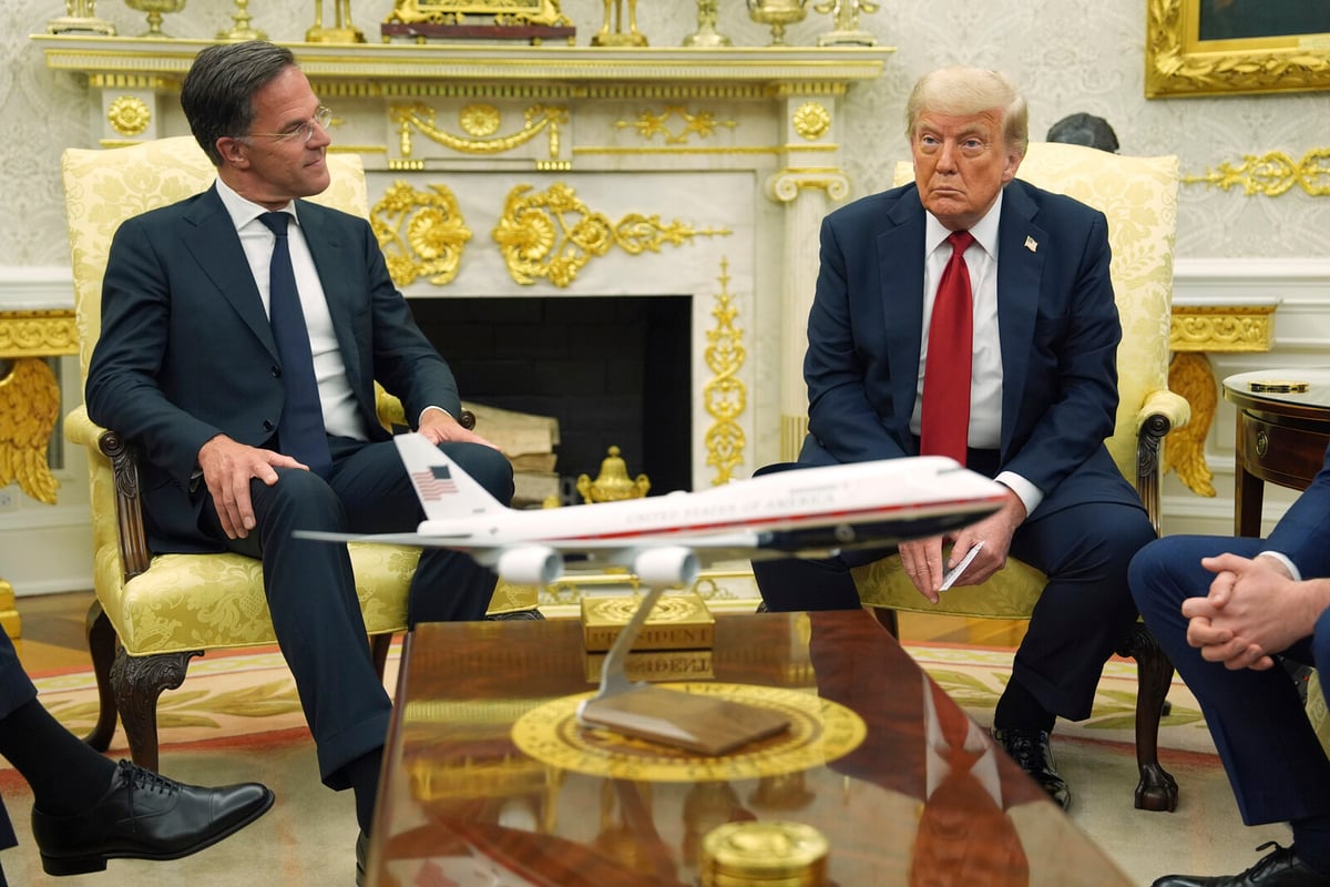Trump Warns Russia of 100 Percent Tariffs Over Ukraine Conflict