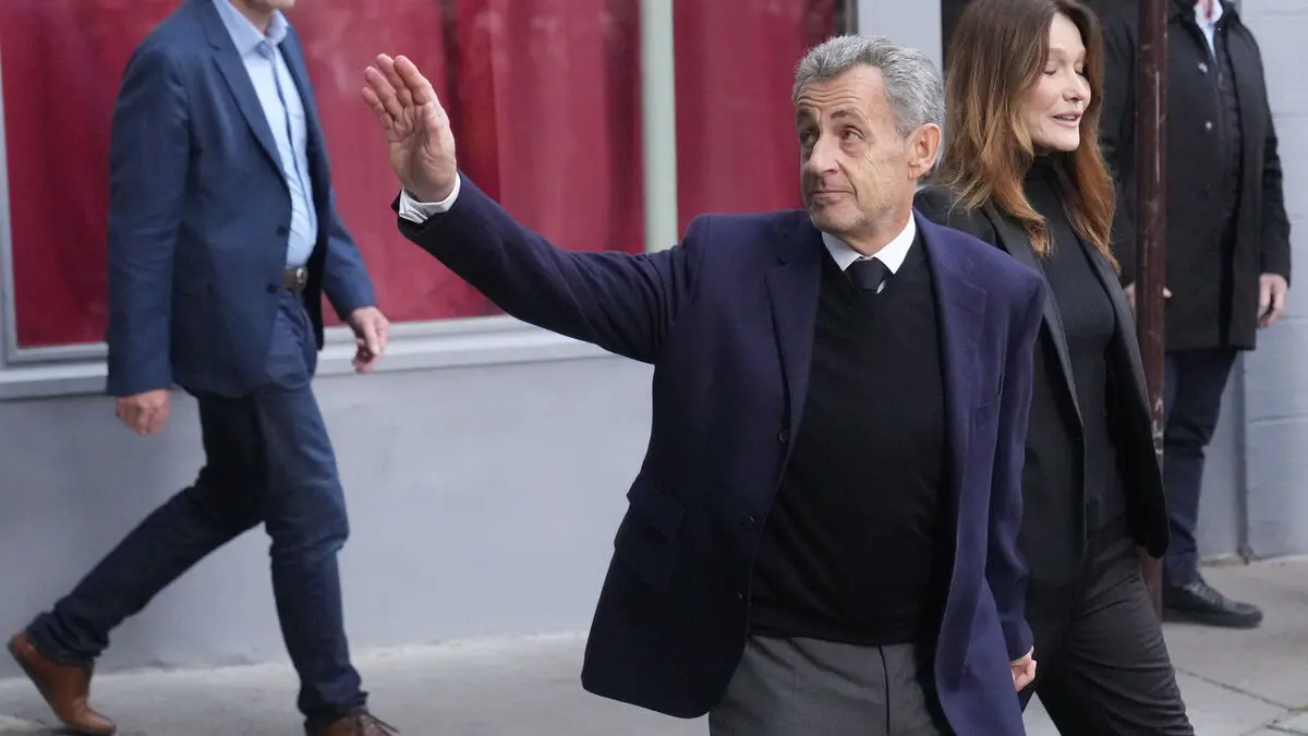 Nicolas Sarkozy Begins Prison Sentence Proclaiming Innocence