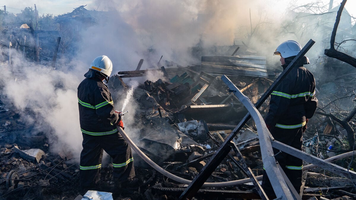 Several killed in Ukraine as Russia warns of massive attacks on Kyiv